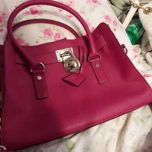 Michea kors purse . Dark pink . Spacy , long strap short strap  in veru good con